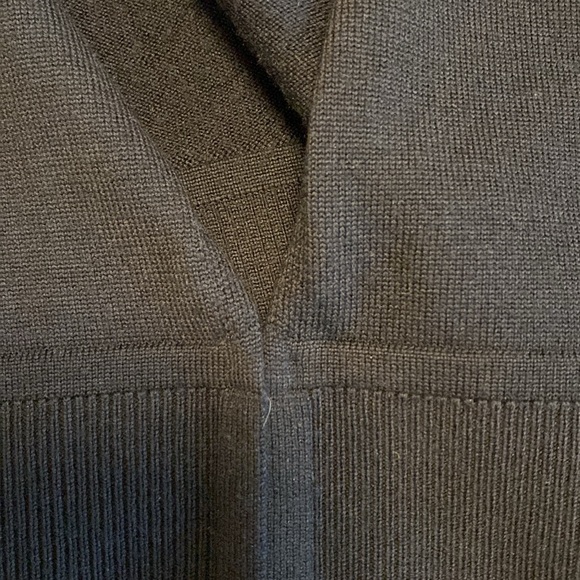 Hugo Boss navy cropped cardigan 100% virgin wool size S - Picture 5 of 6